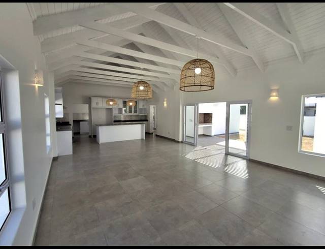 3 BEDROOM HOUSE FOR SALE IN GOLDEN MILE